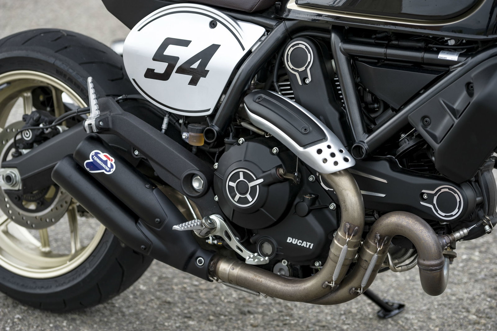 Ducati Scrambler Café Racer (2017) review